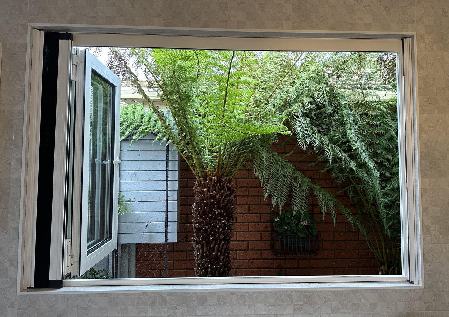 BIFOLD WINDOW