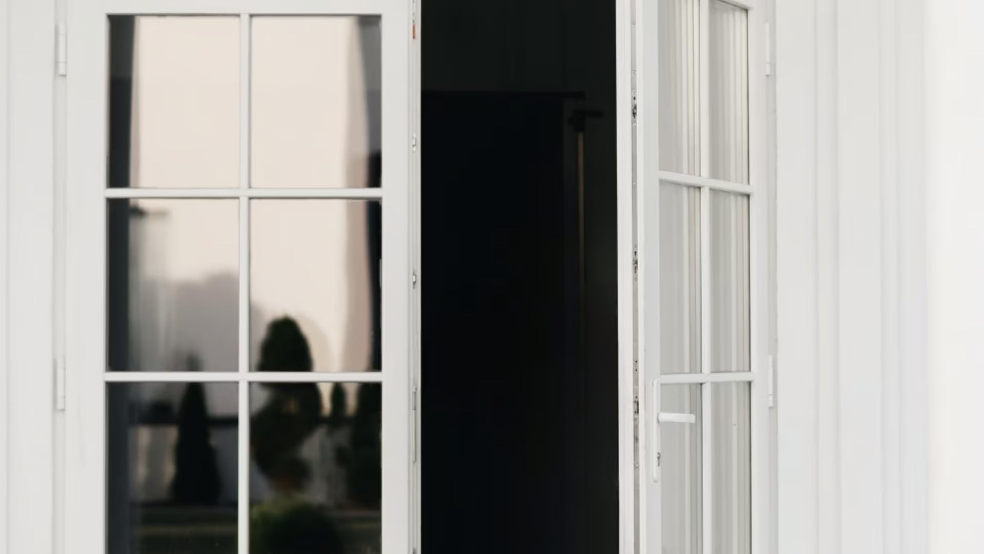 The Master Guide to Glazed Timber Doors: Lighting Up the Australian Home